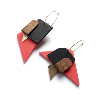boucles-oreille-prestigieuses-bois-ebene-fer-inox-plaque-or-bijou-unique-artisanat-francais